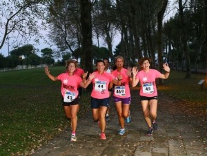 Bibione is surprising run_gruppo di donne