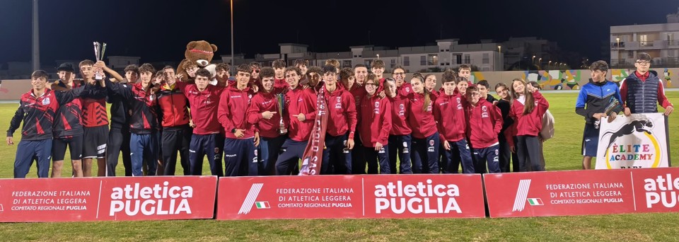Il podio di società dei Cadetti: ASD Polisportiva Paolo Sasso, ASD US Foggia Scuola Naz. Asta e ASD Elite Academy Bari. Foto: Daniele De Ceglie