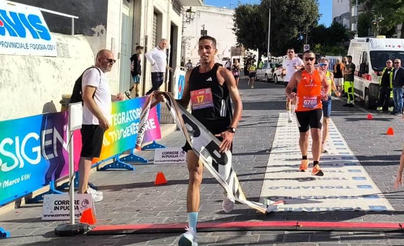 L'arrivo del Trofeo Terra degli Ulivi a Mattinata. Foto: ICRON