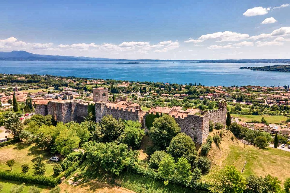 Il castello di Padenghe sul Garda, sede dei Campionati Italiani di maratonina (foto Padenghe Half Marathon)