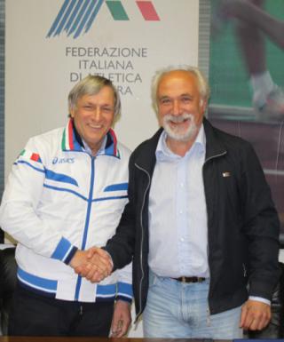 Don Ciotti e il presidente Giomi (foto FIDAL)
