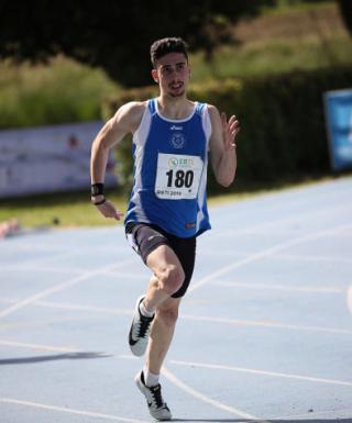 Giovanni Barletta (Atl.Olympus) durante i 400 metri