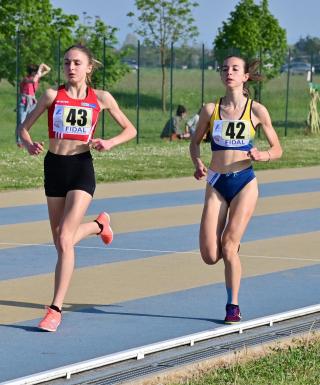 Emma Casati ed Giulia Cordazzo, protagoniste dei 3000 metri a Piacenza (foto G. Fornasari)