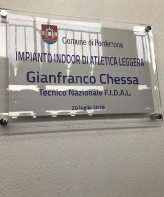 Targa Intitolazione Impianto Indoor a Gianfranco Chessa(foto fvg/fidal)