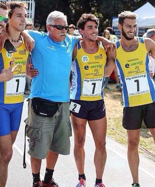 Alighieri Tarquini con alcuni atleti | Foto gentilmente concesse da Tarquini