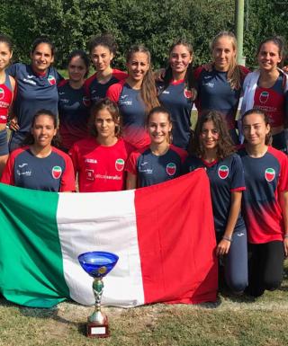 La squadra femminile U20 della Studentesca dopo lo scudetto a Cinisello