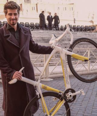 Peter Sagan e la bici di Papa Francesco