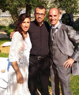 Antonella Palmisano con suo marito Lorenzo Dessi e don Daniele Masciadri