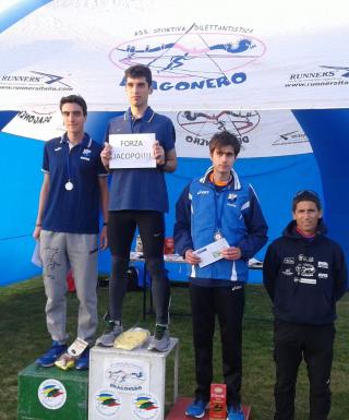 Il podio assoluto maschile con Ponzina, De Caro e Scaglia
