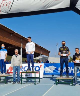 Il podio assoluto maschile della Strafossano 2021 (foto organizzatori)