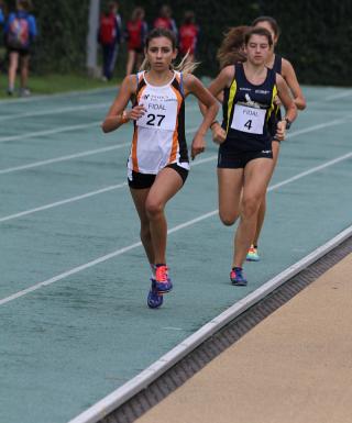 Stefania Giacomozzi (Atletica Valle di Cembra) in gara nei 1500
