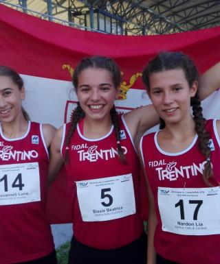Luna Giovanetti, Beatrice Biasia e Lia Nardon con i colori del Trentino
