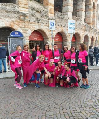 Il gruppo del progetto Pink Ambassador in gara a Verona con il quartetto trentino