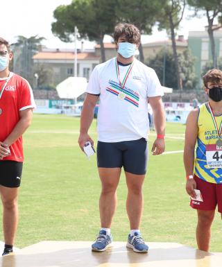 Gregorio Giorgis con la maglia di campione d'Italia (foto Colombo)