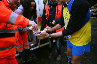 Giacomo Grillo all'arrivo della 100esima maratona (foto Foti)