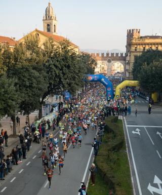 La partenza della scorsa edizione alla Verona Marathon (foto Ambrosi/Organizzatori)