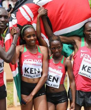 La staffetta del Kenya (foto IAAF)