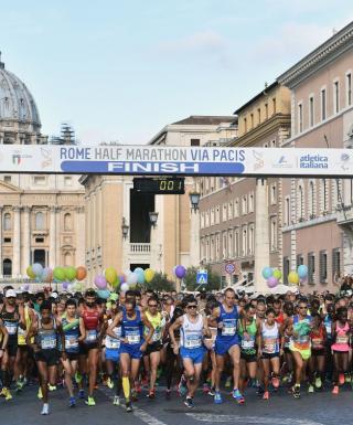 La partenza della Rome Half Marathon Via Pacis (foto Staccioli)