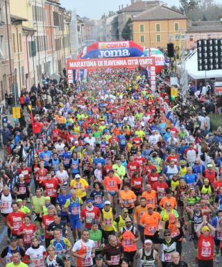 La partenza della scorsa edizione alla Maratona di Ravenna (foto organizzatori)