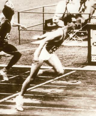 Livio Berruti sul traguardo dei 200 ai Giochi di Roma 1960 (foto archivio FIDAL)