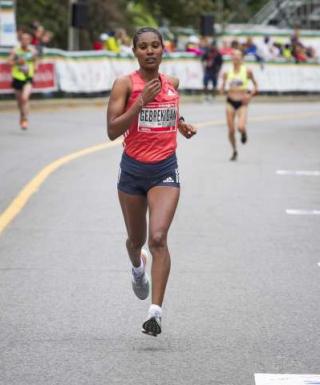 Hiwot Gebrekidan (Toronto Marathon photo) 
