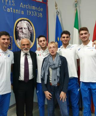 Gli azzurri Melluzzo, Artuso, Leonardi e Randazzo con il presidente FIDAL Giomi e Paola Pigni