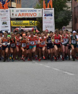La partenza femminile al Trofeo Vanoni (foto Organizzatori)