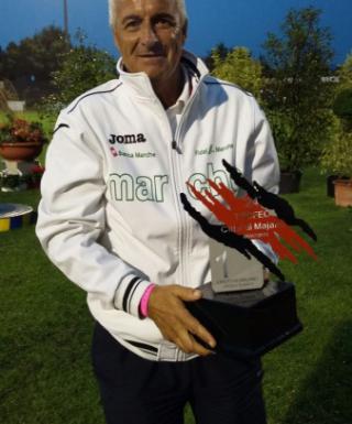 Il tecnico marchigiano Robertais Del Moro con il trofeo