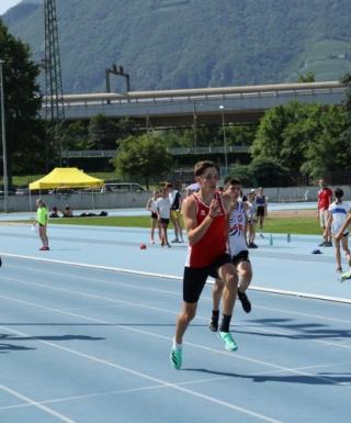 Der 80-m-Sprint der U16 mit Sieger Schöpf (Foto: www.running.bz.it)