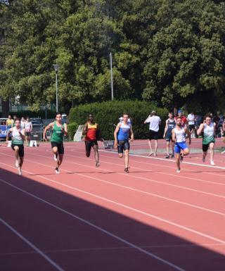 Una serie di 100 metri dell'edizione 2022 dei CdS a Forlì