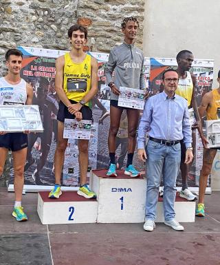 Il podio dei 3000 metri maschile con Crippa e Arese (foto organizzatori)