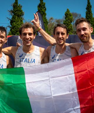Il quartetto azzurro campione iridato a squadre nella foto di Marco Guberti