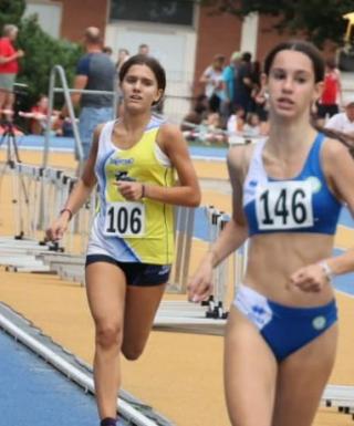 Elisa Emanuelli firma i 1000 metri nella foto di Giuseppe Facchini / FIDAL Trentino