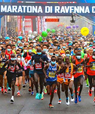 La partenza della Maratona di Ravenna (foto organizzatori)
