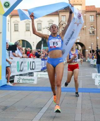L’arrivo vincente di Margherita Voliani nel 2023 (foto Atleticamente/organizzatori)