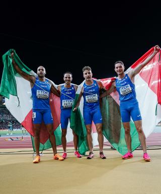 La staffetta 4x100 argento ai Mondiali di Budapest (foto Grana/FIDAL)