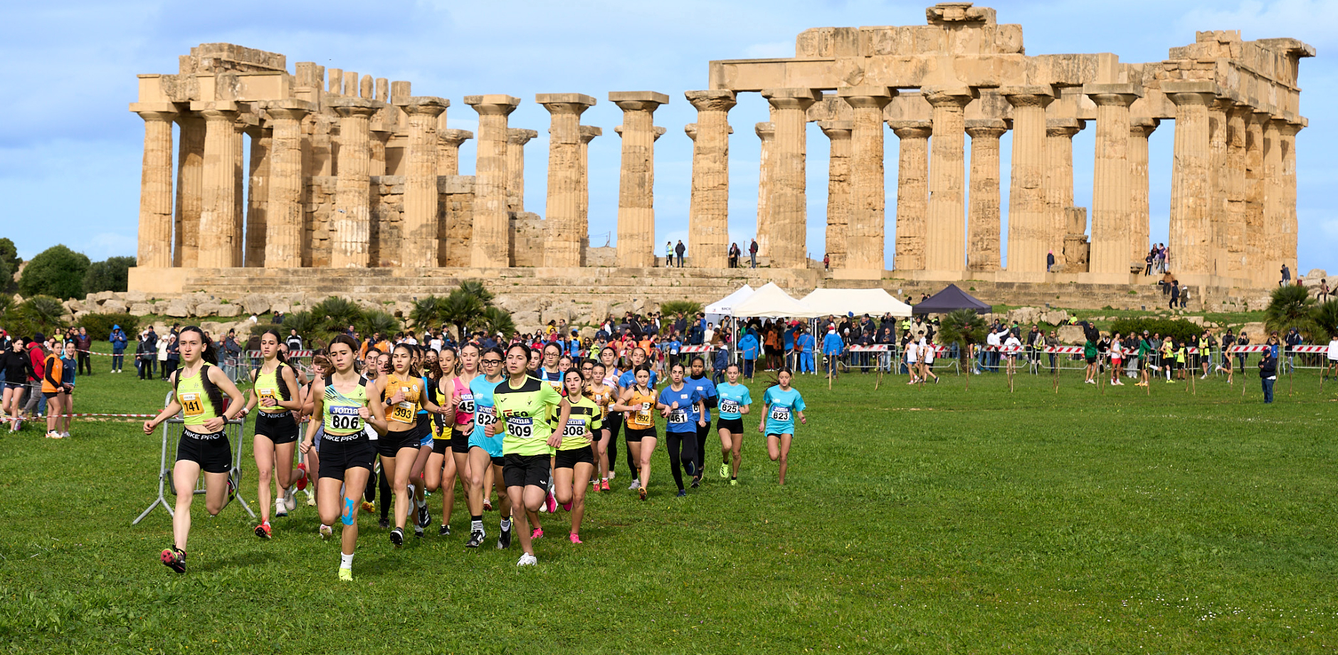 La meraviglia del cross tricolore tra i templi