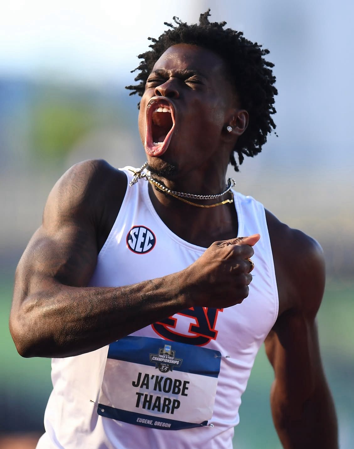 NCAA, inizio super: Tharp 12.75 World Record