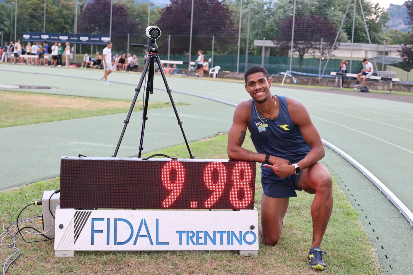 QueenAtletica Games: Fernandez 9.98 ventoso